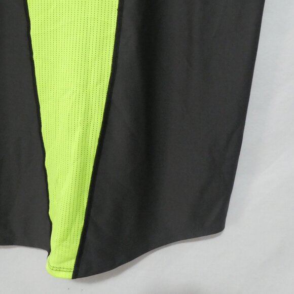 UNDER ARMOUR - Heat Gear | medium | Exercise Tank Top With Back Mesh Centre - Picture 13 of 13